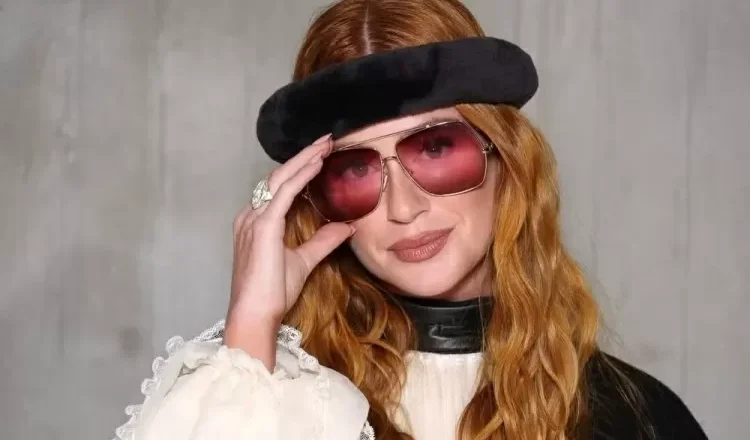 Marina Ruy Barbosa Exibe Anel de Noivado com Diamantes em Paris