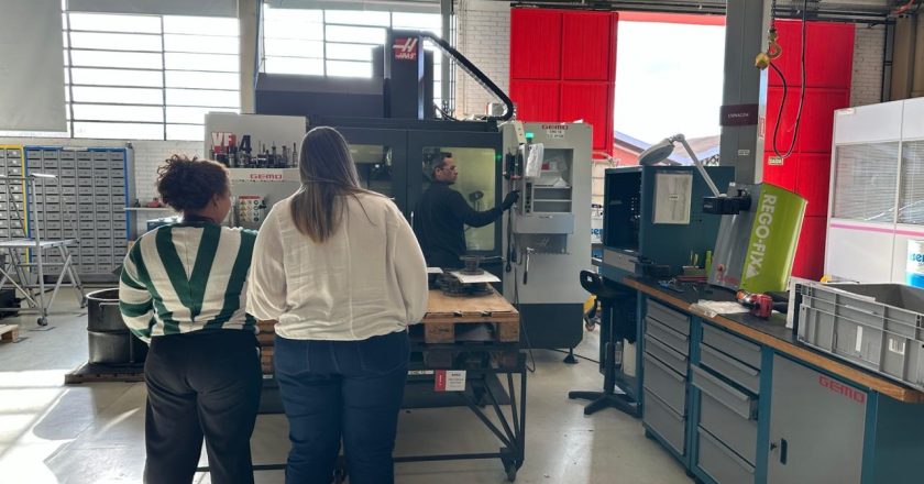 Indústrias precisam repensar marca empregadora para sobreviver à escassez de talentos, aponta especialista