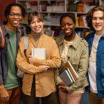 Jovens que buscam o primeiro emprego podem fazer cursos de graça em Curitiba