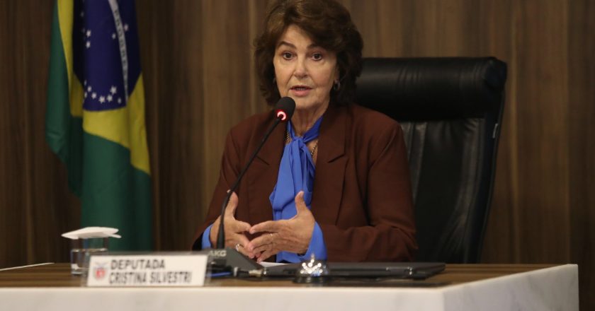 Cristina Silvestri propõe benefícios para clínicas de diálise e Frente Parlamentar da Nefrologia