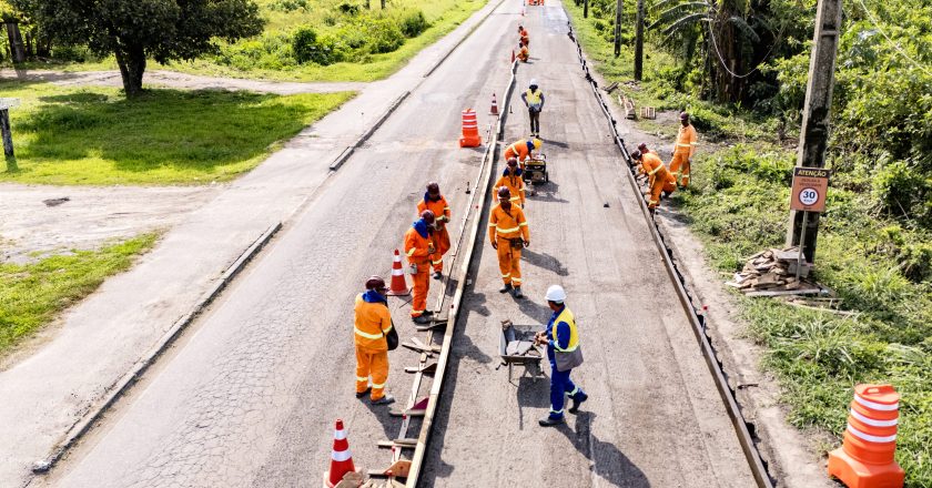 Paraná lidera crescimento no mercado de trabalho na região Sul após a pandemia.