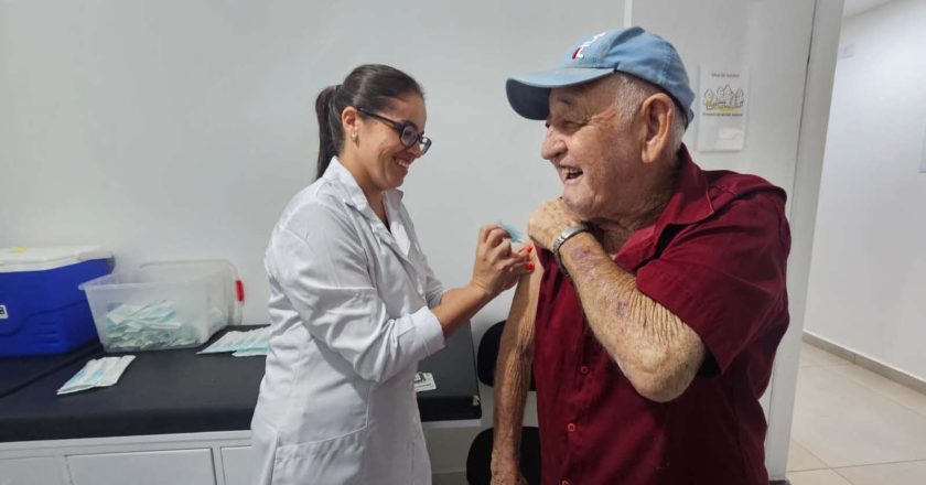 Imunizações de gripe e Covid-19 ajudam a reduzir riscos de infarto e AVC