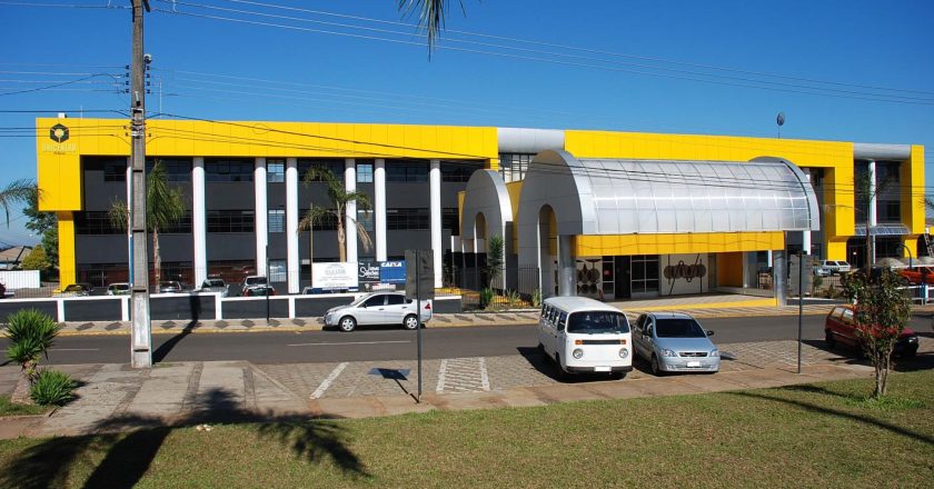 Unicentro lança seleção pública com oportunidades para candidatos de níveis médio e superior