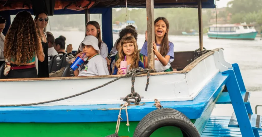 Experiência de Turismo na Escola leva estudantes da Ilha do Mel a explorar Paranaguá