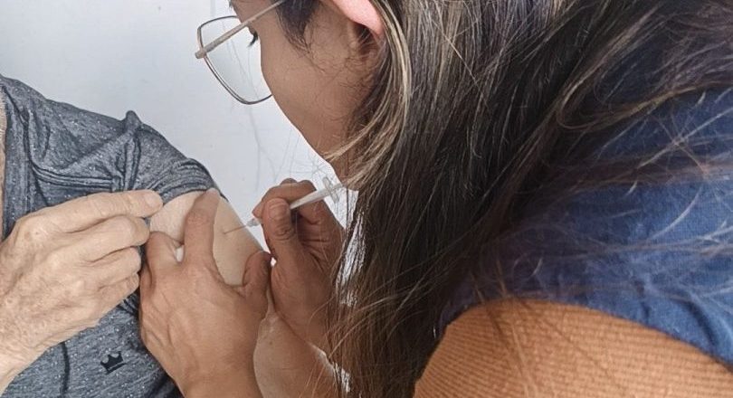 Vacinação contra Influenza é levada até pacientes acamados pelo programa ‘Melhor em Casa