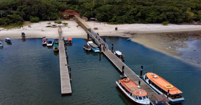 Estado inaugura oito novos flutuantes à beira-mar