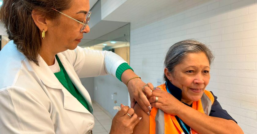 Paraná alcança a marca de 2 milhões de vacinas contra a gripe e se destaca como o 5º estado com maior cobertura no Brasil