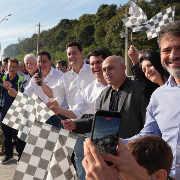 Governador inaugura os primeiros 8 km da duplicação em concreto da PRC-466 entre Pitanga e Turvo