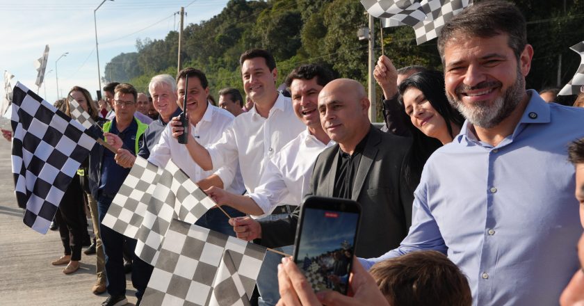 Governador inaugura os primeiros 8 km da duplicação em concreto da PRC-466 entre Pitanga e Turvo