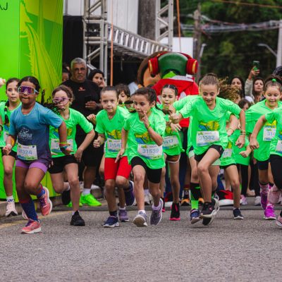 Maratoninha: evento infantil combina competição e altruísmo na Maratona Internacional de Maringá