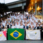 Sicredi brilha em Conferência Mundial, destacando colaboração global e reconhecimento internacional