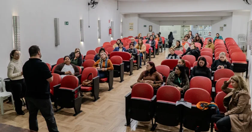 Paranaguá promove treinamento sobre segurança de dados e direitos de imagem para estudantes da rede municipal