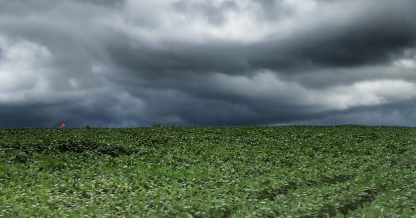 Simepar e Defesa Civil emitem aviso sobre possibilidade de granizo e tempestades entre quinta e sexta-feira