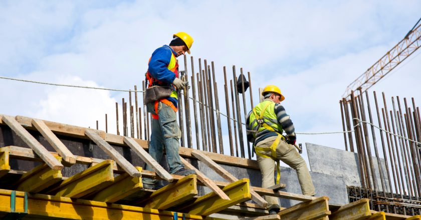 Setores de serviços e construção lideram criação de empregos em Guarapuava em 2026